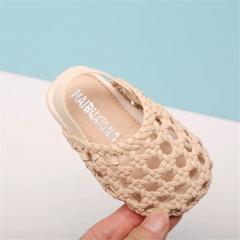 Flat shoes 2023 Summer Infant Shoes Hollow Out Braid First Walkers Soft Sole Fashion Baby Girls Sandals EU 1525 231219