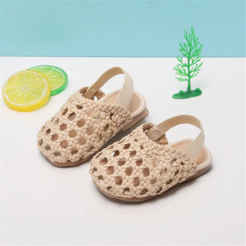 Flat shoes 2023 Summer Infant Shoes Hollow Out Braid First Walkers Soft Sole Fashion Baby Girls Sandals EU 1525 231219