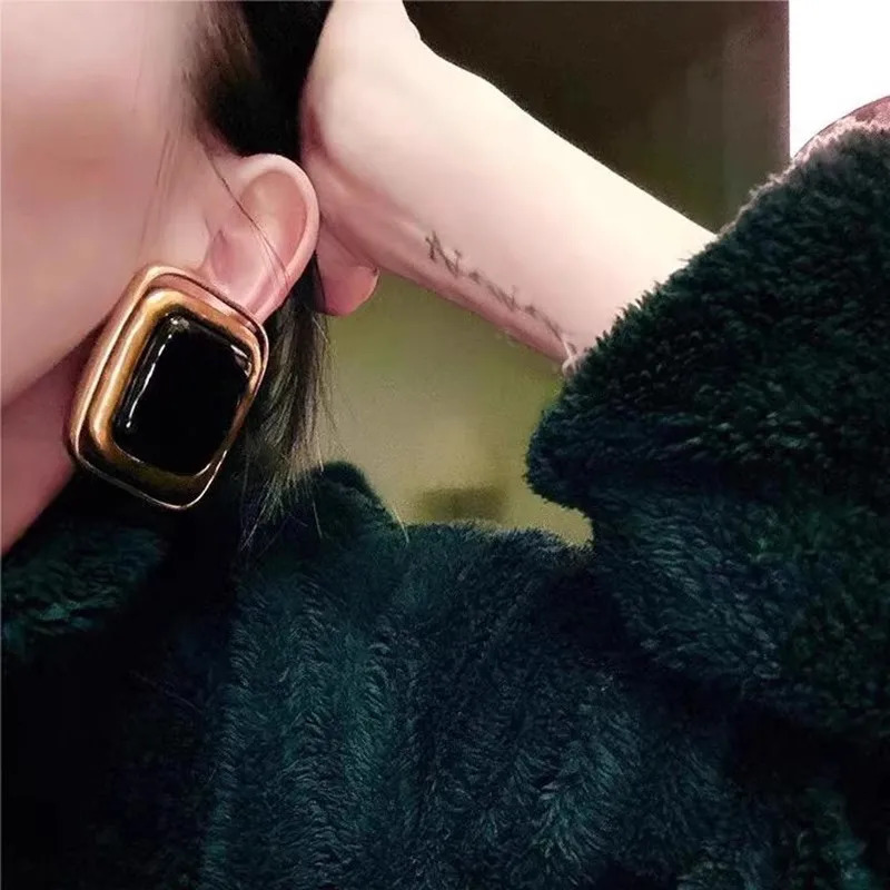 Retro Black Exaggerated Rectangular Block Ear Clips Earrings for Women Fashion Jewelry Accessory 4 rings