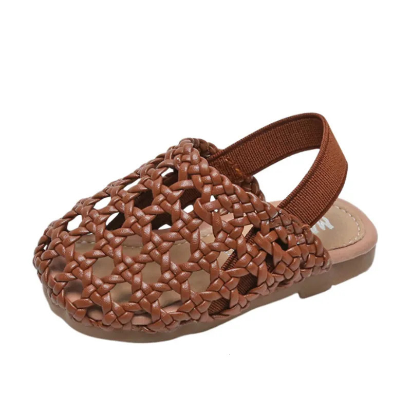 Flat shoes 2023 Summer Infant Shoes Hollow Out Braid First Walkers Soft Sole Fashion Baby Girls Sandals EU 1525 231219