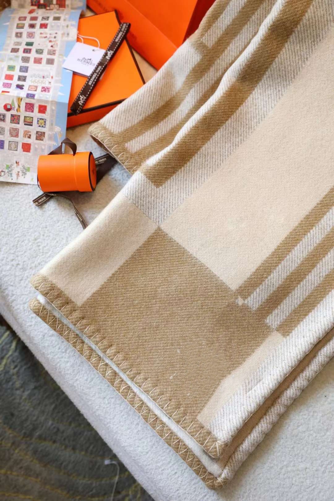 90%Wool 10%Cashmere Luxury Gray Camel H Blanket and cushion Have Tag And Dust Bag TOP VERY Tick Home Sofa Cushion black Living room sofa Ins pillow