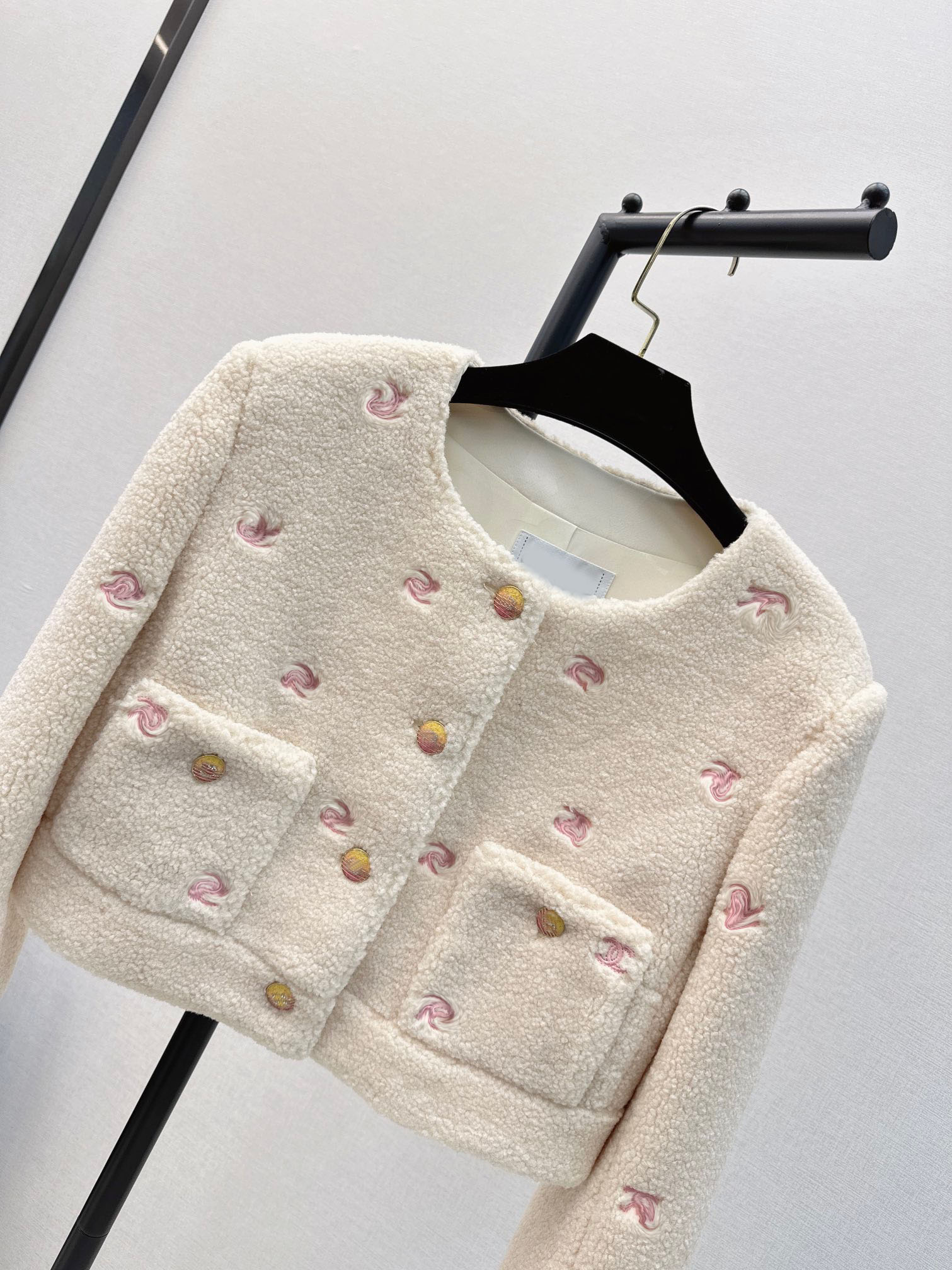 Fashion Runway Winter embroidery Lady Casual Lamb Jacket Women's O-Neck Pocket Single Breasted Long Sleeve Short Style Jacket