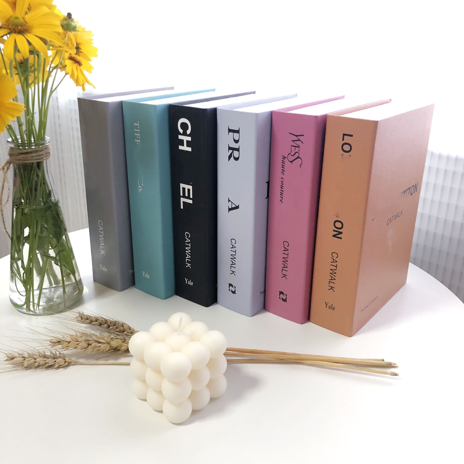 Decor Other Designers Home Classic Letter Home Decoration Book European and American Simple Folding Decoration Living Room and Study Simulation Book Model 8pcs