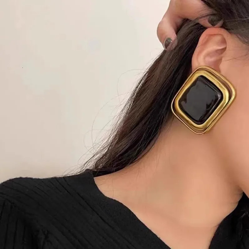 Retro Black Exaggerated Rectangular Block Ear Clips Earrings for Women Fashion Jewelry Accessory 4 rings