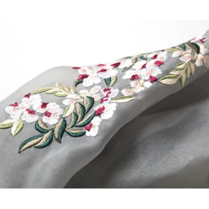 Men s Vests Organza Vintage Flower Embroidered Baseball jacket Women Casual Bomber Ropa mujer Summer casual Thin Sunscreen coat 231219