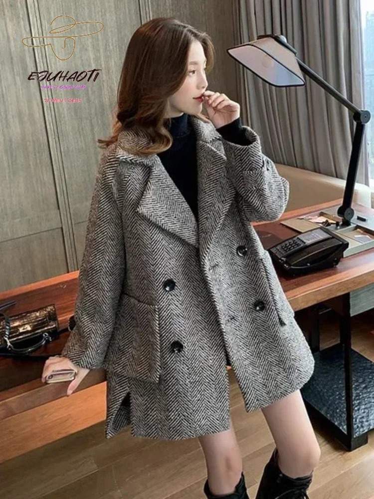 Women's Wool Blends Jacket Korean Woolen Cloth Coat Oversize Autumn Winter British Style Retro Cotton Mid Length Version Woman Clothing 231218