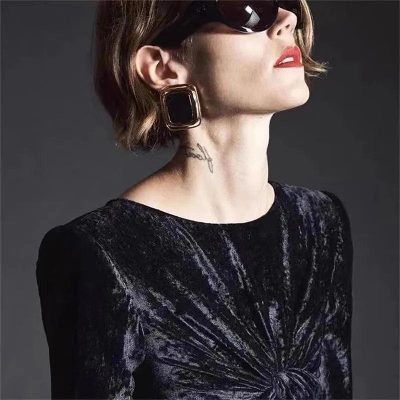 Retro Black Exaggerated Rectangular Block Ear Clips Earrings for Women Fashion Jewelry Accessory 4 rings