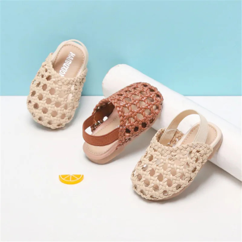 Flat shoes 2023 Summer Infant Shoes Hollow Out Braid First Walkers Soft Sole Fashion Baby Girls Sandals EU 1525 231219