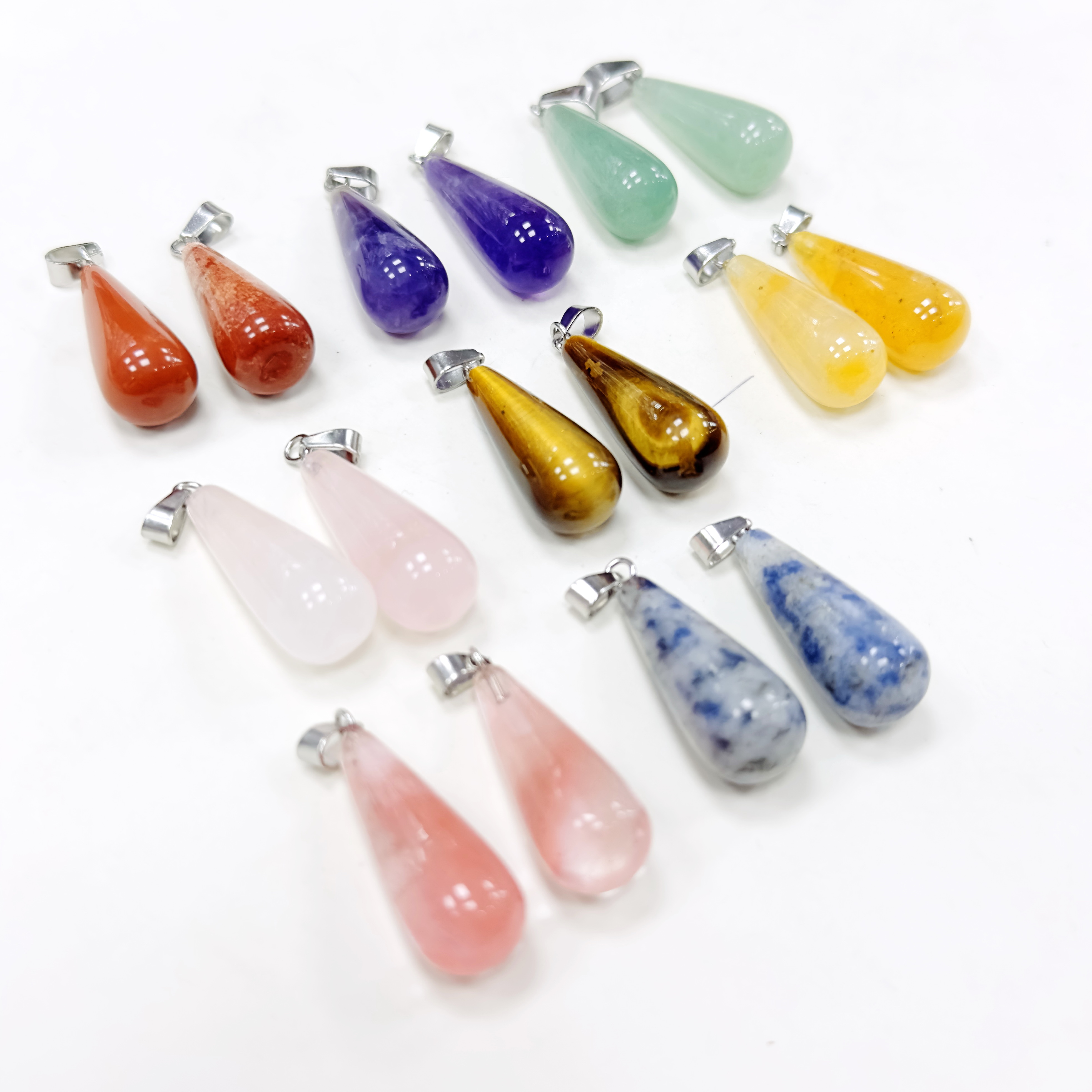 Double Palm Round Ball Pendant Necklace Fashionable and Trendy Seven Vein Color Protector with Two Hands Holding Round Natural Stone Copper Pendant