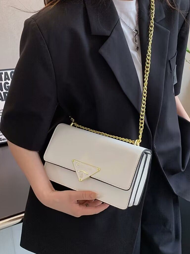 2024 P Designer Shoulder for Women Fashion Chain Casual Crossbody Bags Cover Magnetic Cross Body Ladies Mini Bag p1eedsf