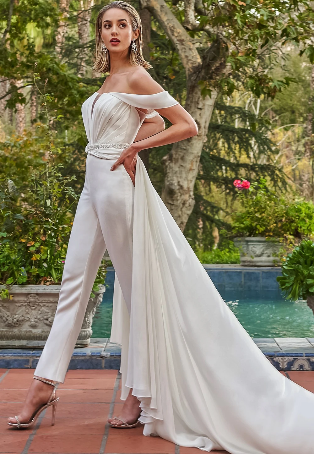 Sexy 2024 Chiffon Wedding Dresses Jumpsuits With Detachable Overskirt Modest Buttons Ruched Off Shoulder Bridal Gown Beach Pant