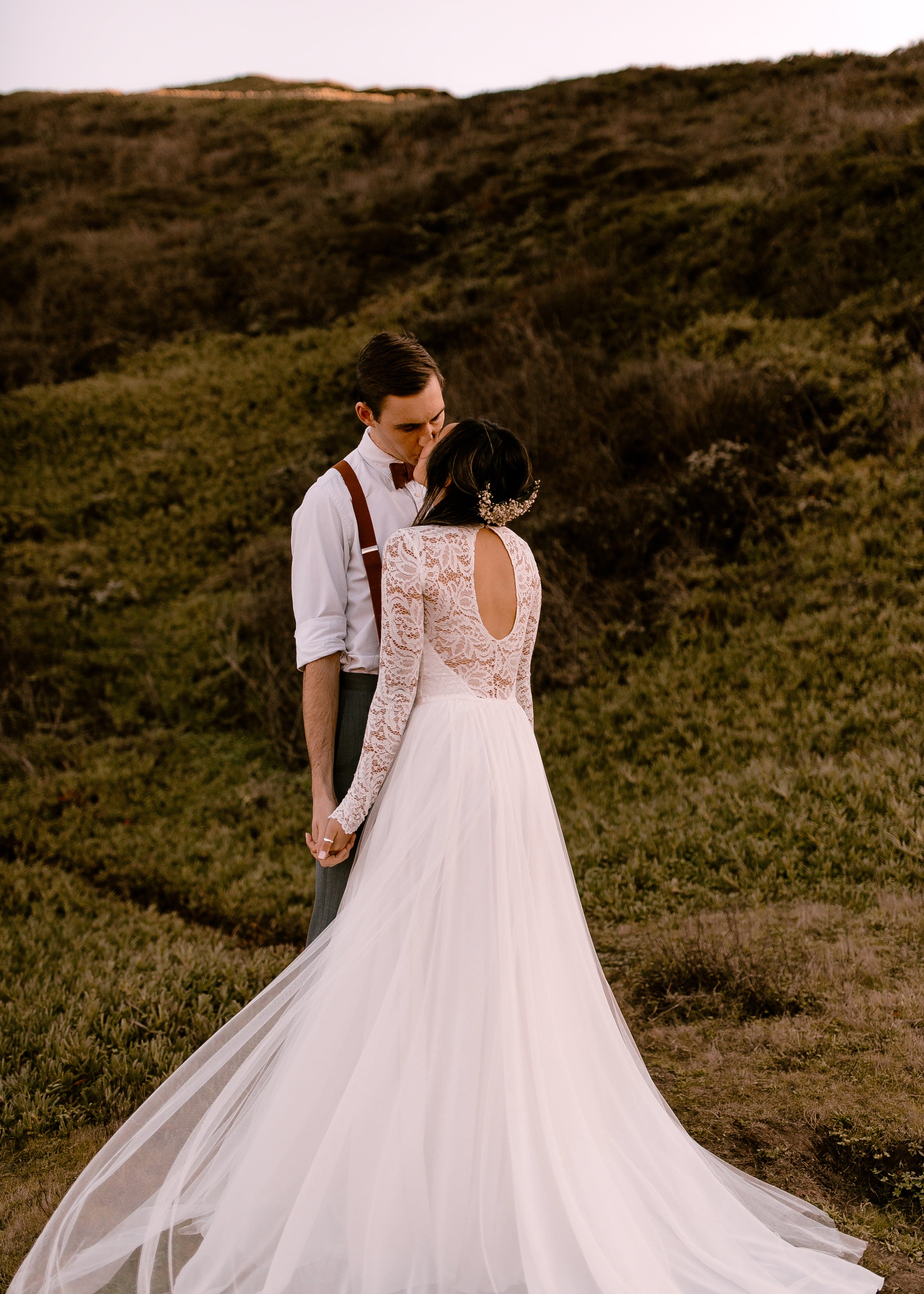 Simple High Neck A Line Wedding Dresses Lace Long Sleeves Beach Bridal Gowns Sexy Open Back Ivory Tulle Vestidos De Novia Sweep Train 2024