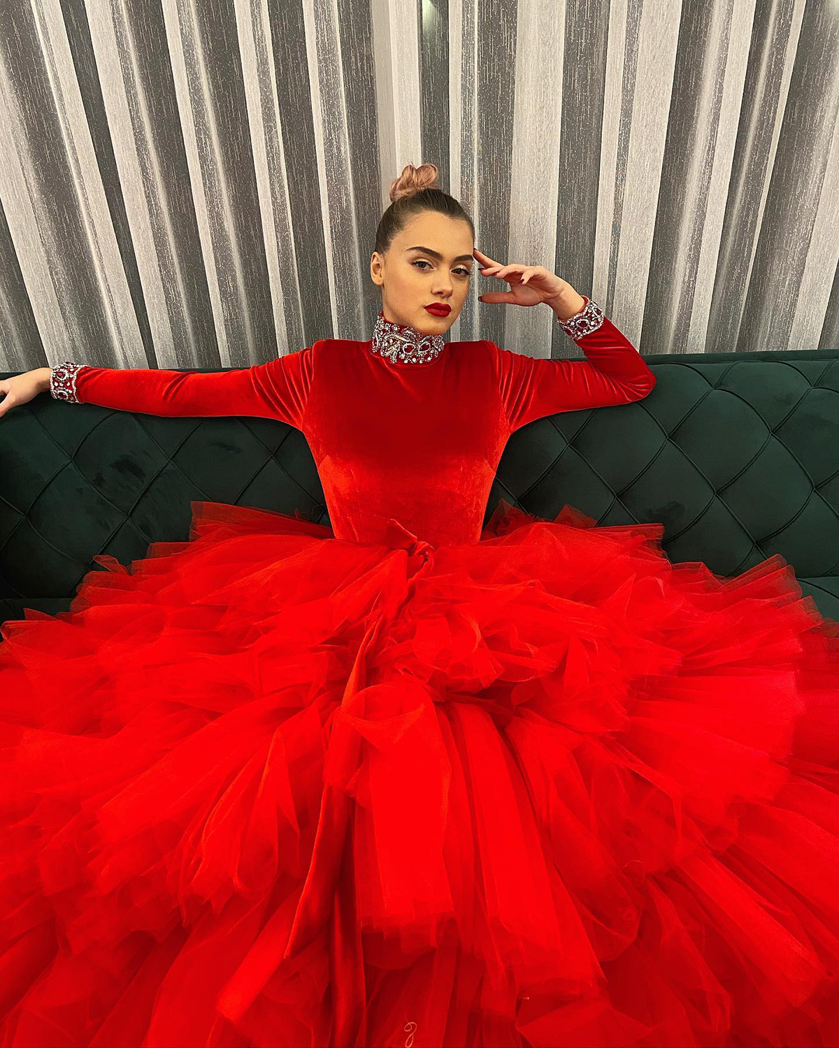 Red Velvet Sexy Prom Dresses Women Backless Tulle Pleat Long Sleeve Side Slit Evening Dress Sweep Train Grown Vestidos De Novia Size Customized D-L236