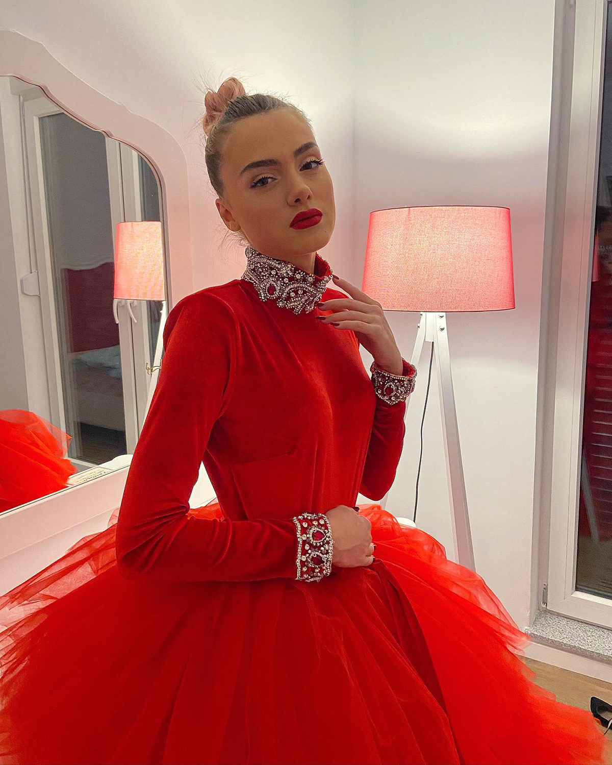 Red Velvet Sexy Prom Dresses Women Backless Tulle Pleat Long Sleeve Side Slit Evening Dress Sweep Train Grown Vestidos De Novia Size Customized D-L236