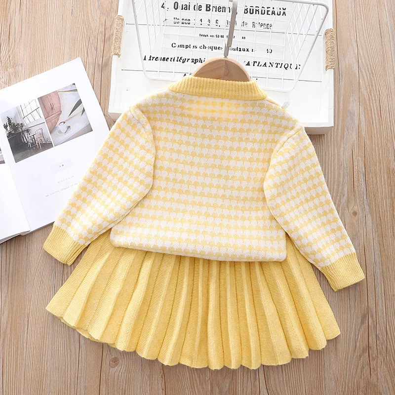Clothing Sets Girls Winter Clothes Set Plaid Knitted Cardigan and Skirt Clothing Autumn Pink Sweater with Bow Outfits for Kids Girl's Clothes 231
