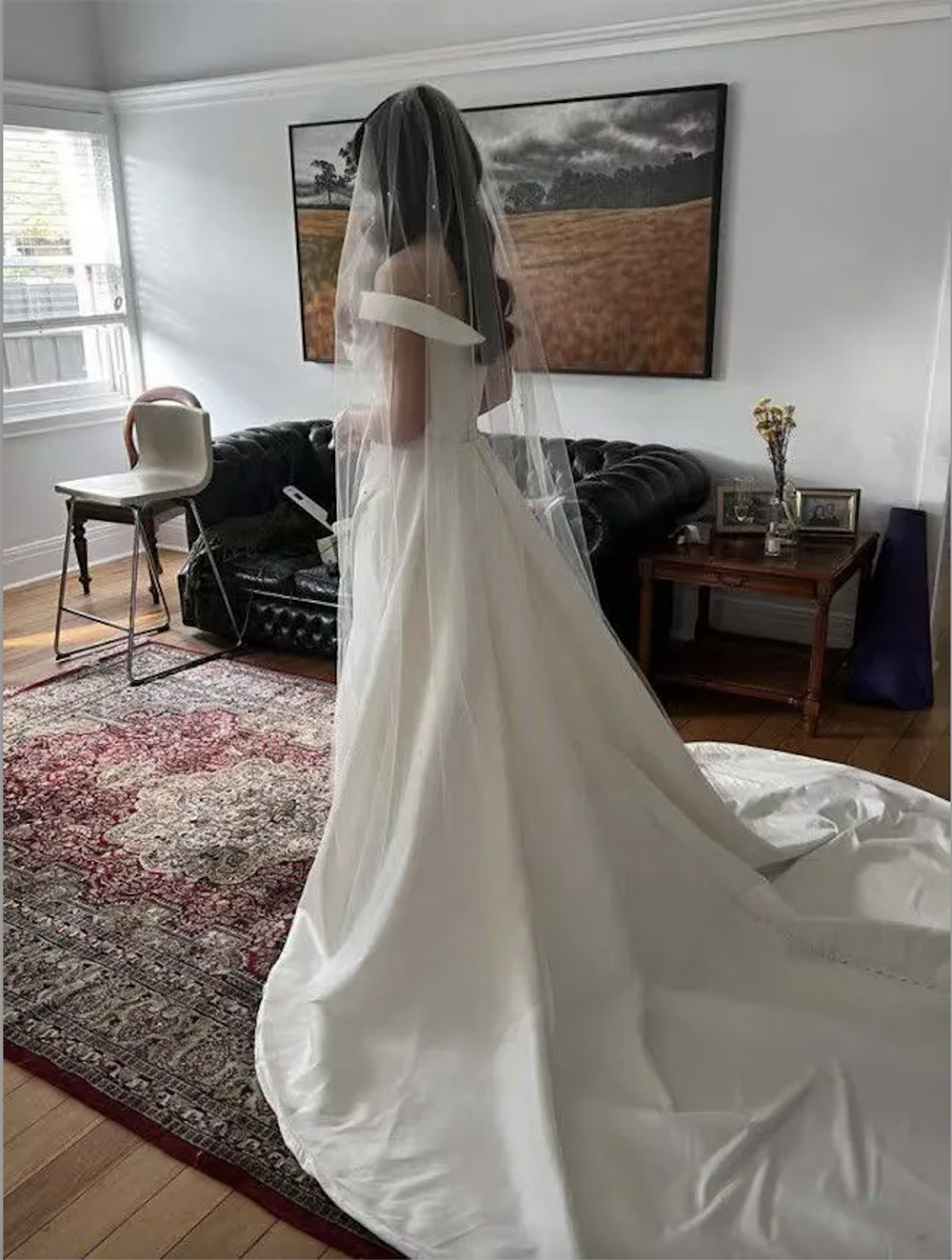 Sexy Off The Shoulder A Line Wedding Dresses Boho Garden Simple White Satin Second Reception Bridal Gowns Buttons Back Court Train Bride Robes de Mari