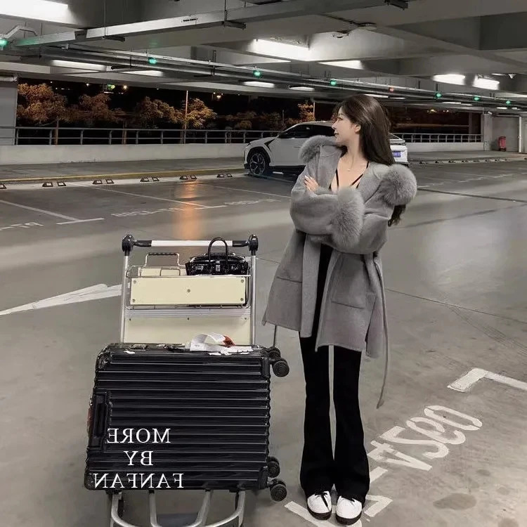 Women Blends 2023 Winter Thickened Loose Cashmere Coat With Belt Hooded Short Woolen Cloth Leisure Women Jacket 231219