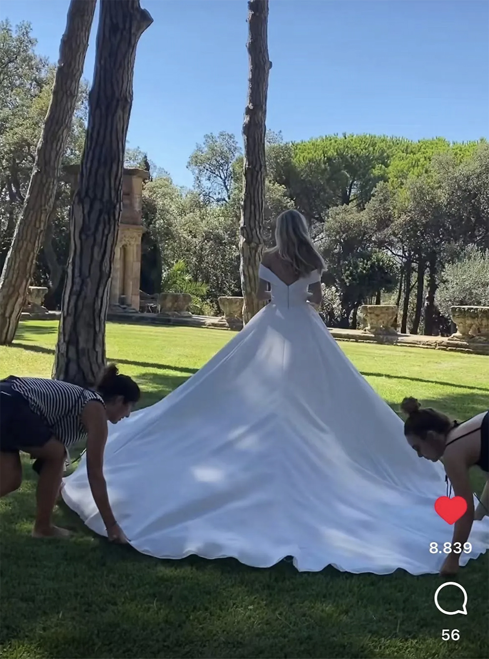 Sexy Off The Shoulder A Line Wedding Dresses Boho Garden Simple White Satin Second Reception Bridal Gowns Buttons Back Court Train Bride Robes de Mari