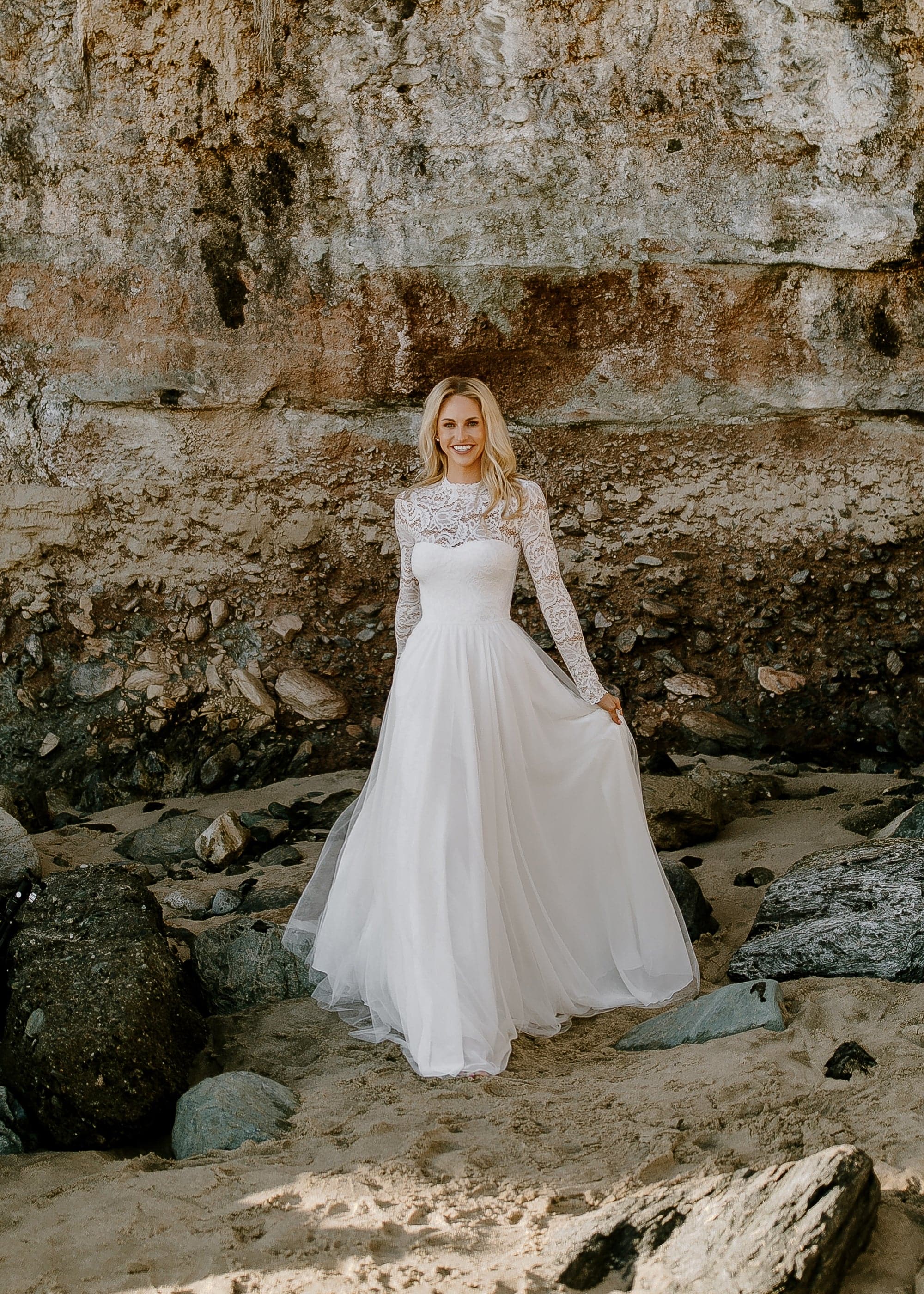 Simple High Neck A Line Wedding Dresses Lace Long Sleeves Beach Bridal Gowns Sexy Open Back Ivory Tulle Vestidos De Novia Sweep Train 2024