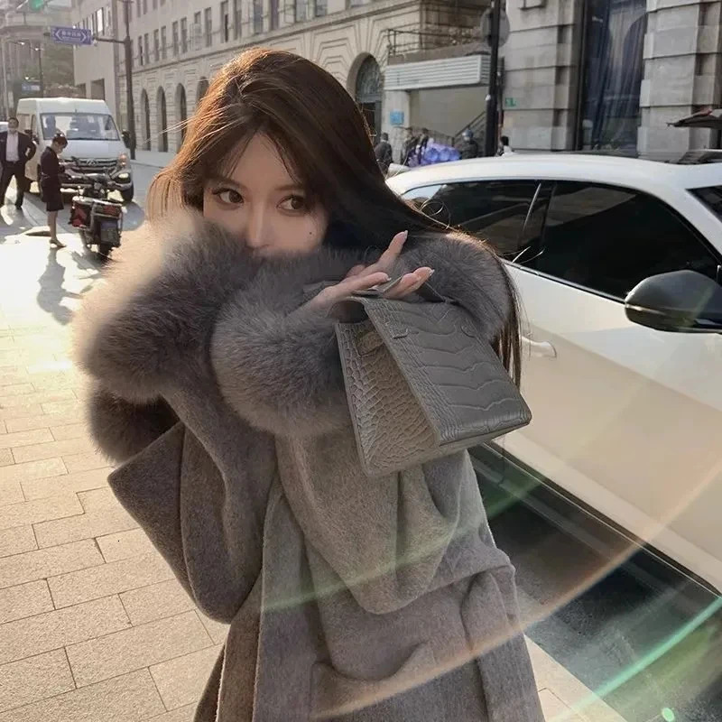 Women Blends 2023 Winter Thickened Loose Cashmere Coat With Belt Hooded Short Woolen Cloth Leisure Women Jacket 231219