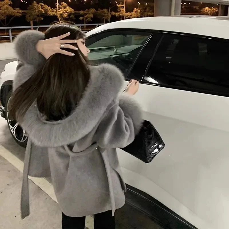 Women Blends 2023 Winter Thickened Loose Cashmere Coat With Belt Hooded Short Woolen Cloth Leisure Women Jacket 231219