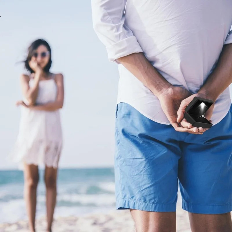 Jewelry Boxes LED Jewelry Box for Ring Necklace Engagement Ring Display Gift Case Packaging Showcase Boxes with Light Storage Cases Wholesale 231219