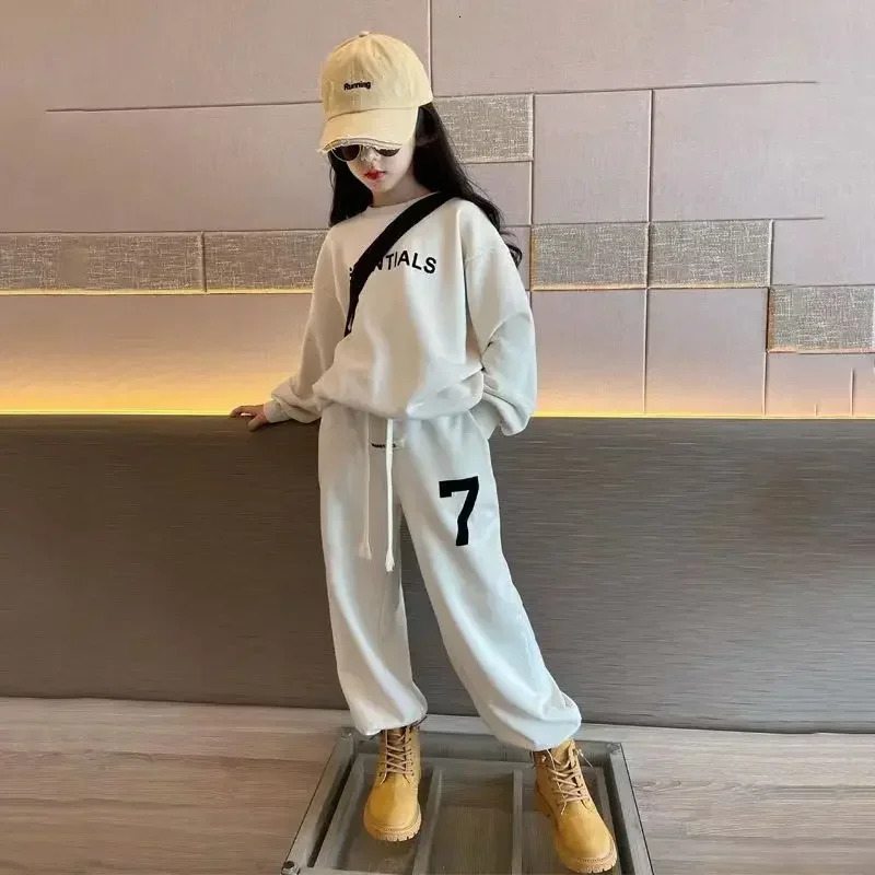 Clothing Sets Autumn Teenage Girl Clothes Children Letter Sweater Pullover Top and Pant 2pcs Set Girls Crew Neck Sweatershirt Outfit Tracksuit 231219