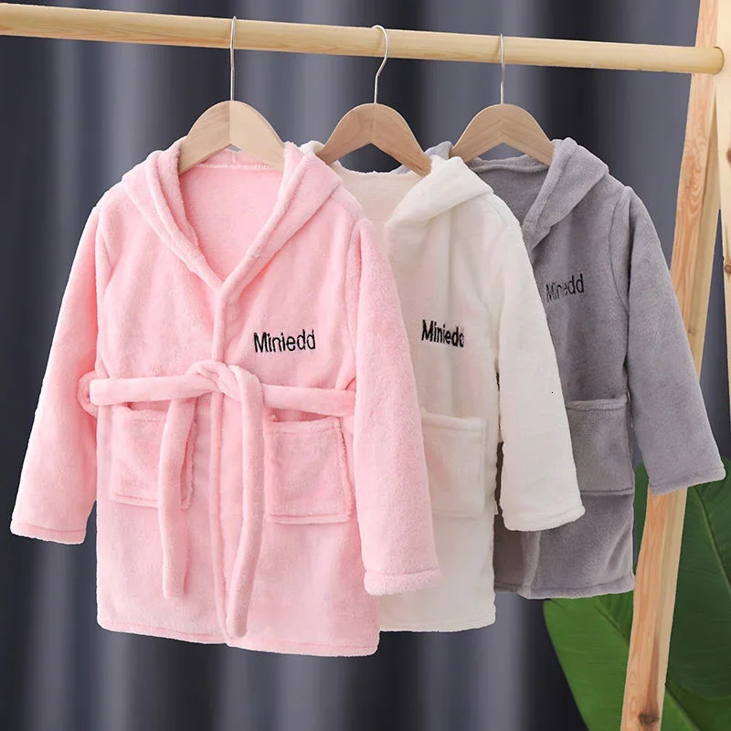 Children's Velvet Bathrobe Baby Boys Girls Warm Pajamas Hooded Sleepwear Fall Winter Kids Cartoon Robes Thicken Homewear 231221
