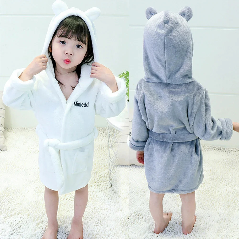 Children's Velvet Bathrobe Baby Boys Girls Warm Pajamas Hooded Sleepwear Fall Winter Kids Cartoon Robes Thicken Homewear 231221