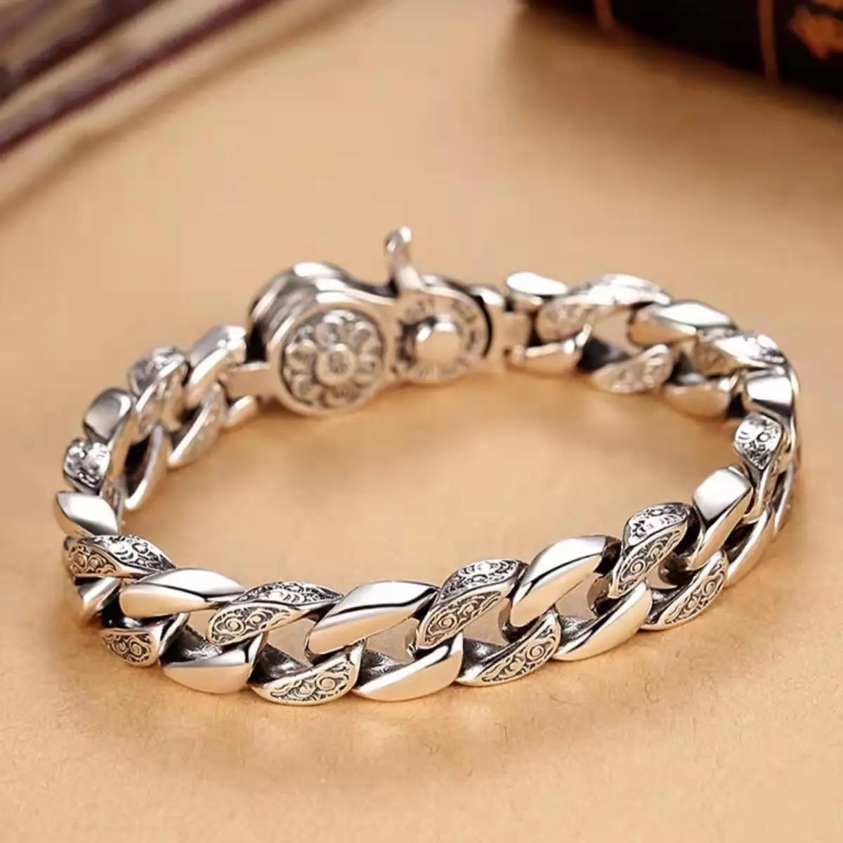 925 Sterling Silver Bracelet Six Word Truth Rotatable Wide Version Mans Aggressive Atmosphere Retro Personality Hand Jewelry 231221 Z250910