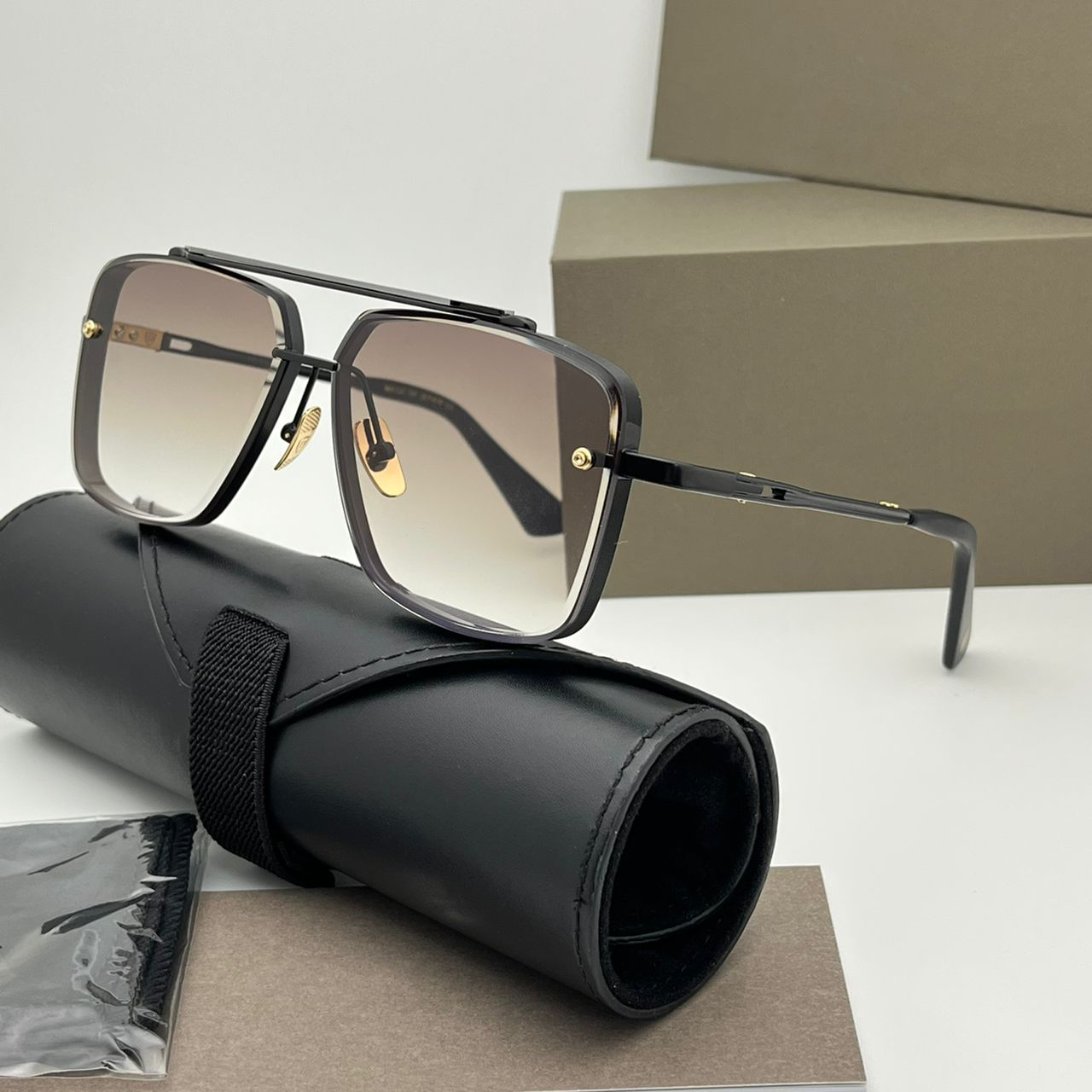 M SIX Summer Sunglasses For Men and Women Style Anti-Ultraviolet Retro Plate Square Full Frame Fashion Eyeglasses Random Box