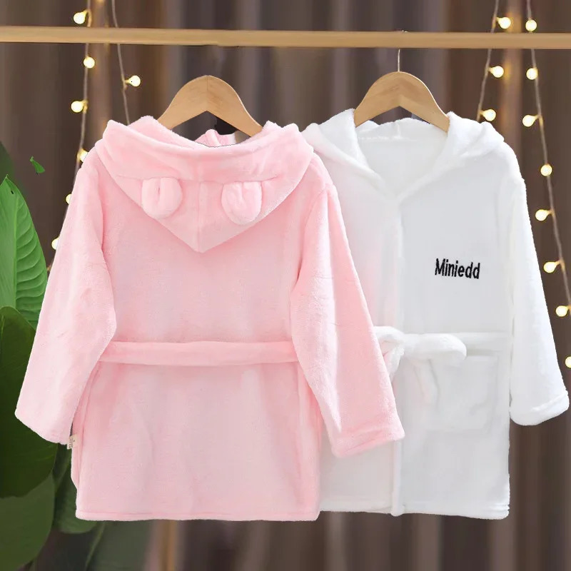 Children's Velvet Bathrobe Baby Boys Girls Warm Pajamas Hooded Sleepwear Fall Winter Kids Cartoon Robes Thicken Homewear 231221