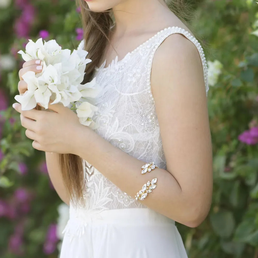 Gorgeous Bridal Open Leaf Bracelet Arm Ring Wedding Jewelry for Women Elegant Crystal Upper Cuff Body Bangles 231220