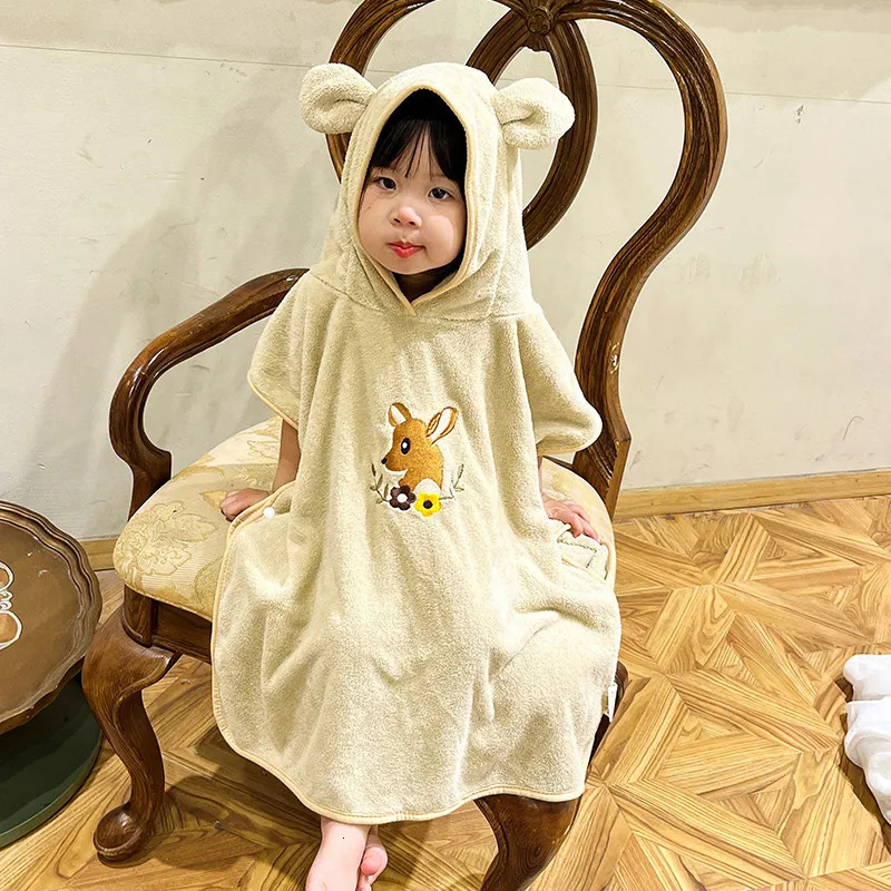 Cartoon Baby Bath Towel Coral Fleece Cotton Hooded Beach Towel born Cape Towel Soft Poncho Kids Bathrope Washcloth Baby Stuff 231221