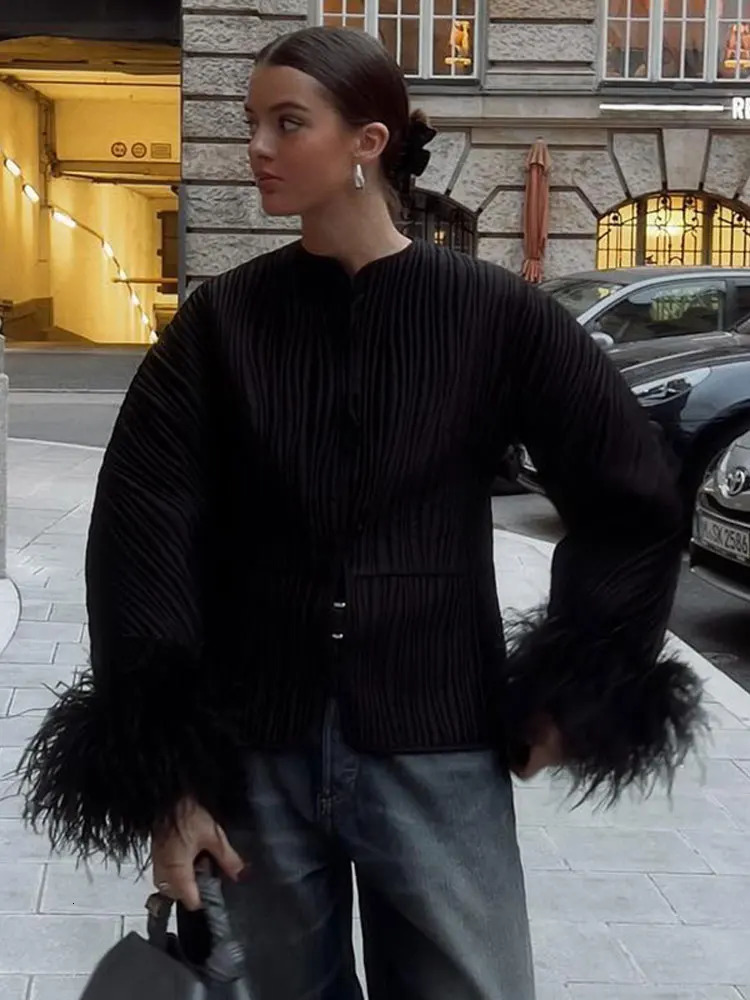 Fashion Patchwork Solid Folds Coat For Women Elegant Plush Sleeve O Neck Jacket 2023 Autumn Winter Female Office Outerwear 231220