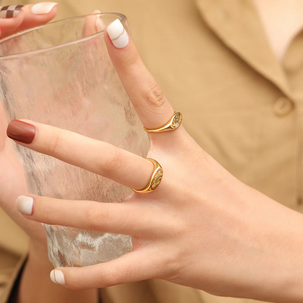 Retro 7mm Width Flower Wedding Rings For Men Womnen Rock Gothic Gold Color Stainless Steel Couple Jewelry Vintage Accessories 231220