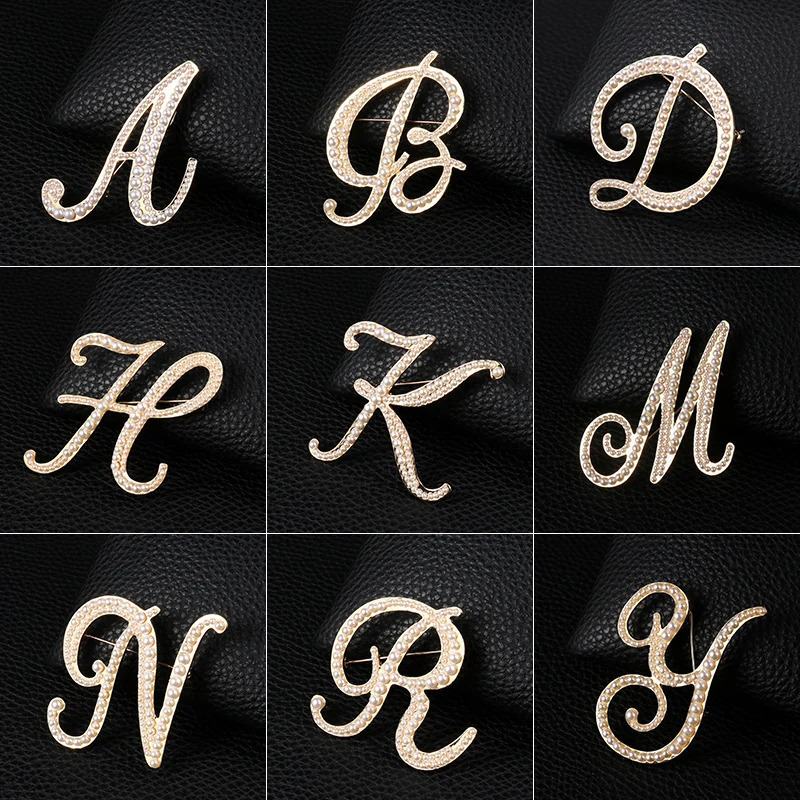 English letters A-Z Pearl brooch Metal Latin letters Pins Women's set accessories Tight fitting corset DIY Name customization 231222