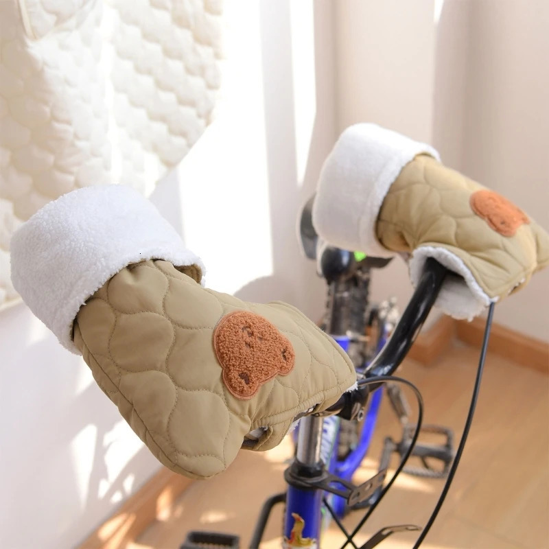 Winter Outdoor Children's Bicycle Gloves Cartoon Bear Fleece Lining Thicken Kids Scooter Mittens Boys Girls Riding Gloves 231221