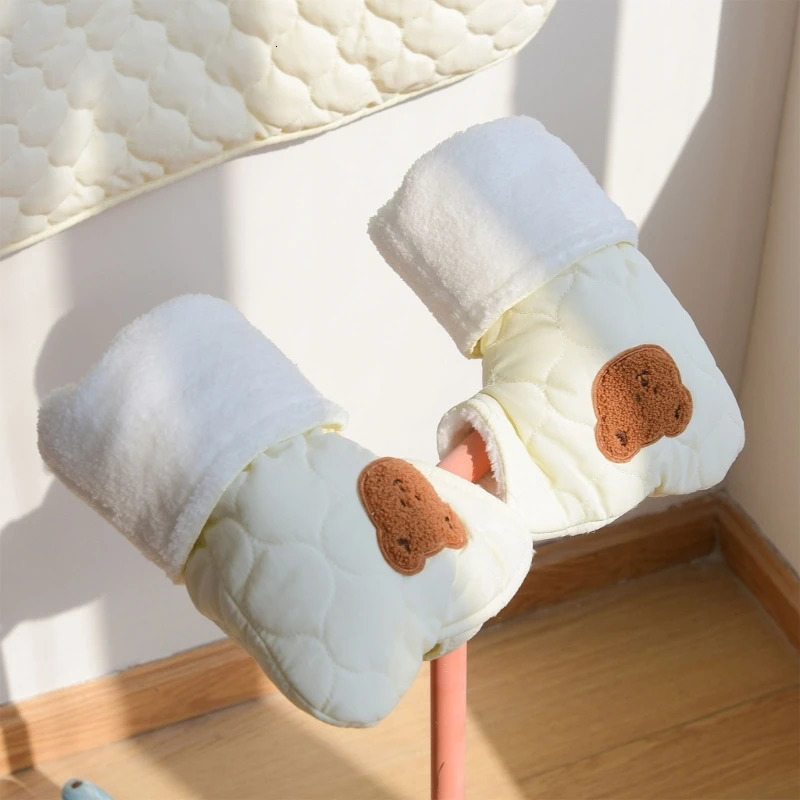 Winter Outdoor Children's Bicycle Gloves Cartoon Bear Fleece Lining Thicken Kids Scooter Mittens Boys Girls Riding Gloves 231221