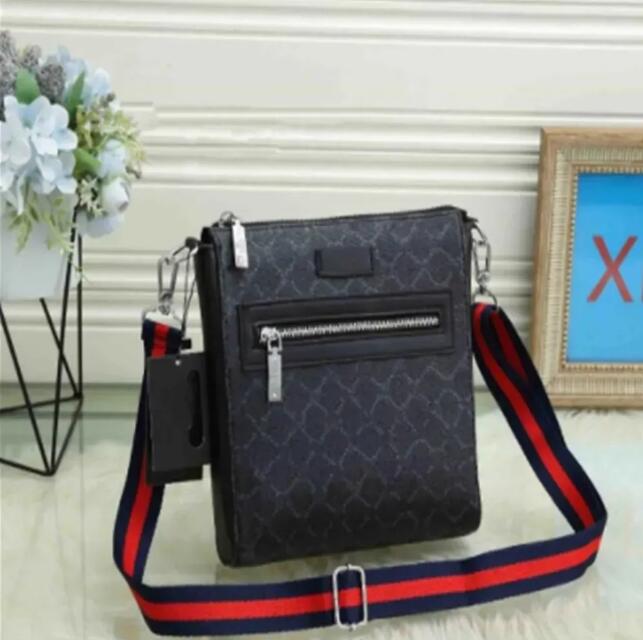 Luxurys designers Mens Shoulder Bags Man Briefcases fashion Designer Handbag Bolsas Messenger Bag Crossbody Bag purse