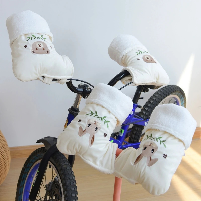 Winter Outdoor Children's Bicycle Gloves Cartoon Bear Fleece Lining Thicken Kids Scooter Mittens Boys Girls Riding Gloves 231221
