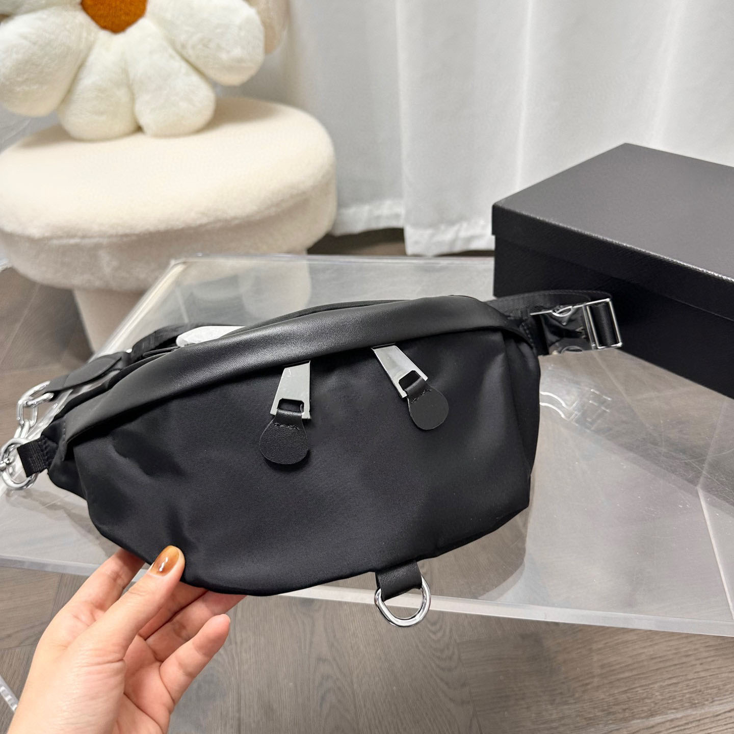 Men's Black Waist Bag Triangle Designer Nylon Messenger Shoulder Chain Bags Outdoor Men Waists Bag's Chest Bag Replacement Mobile Wallet