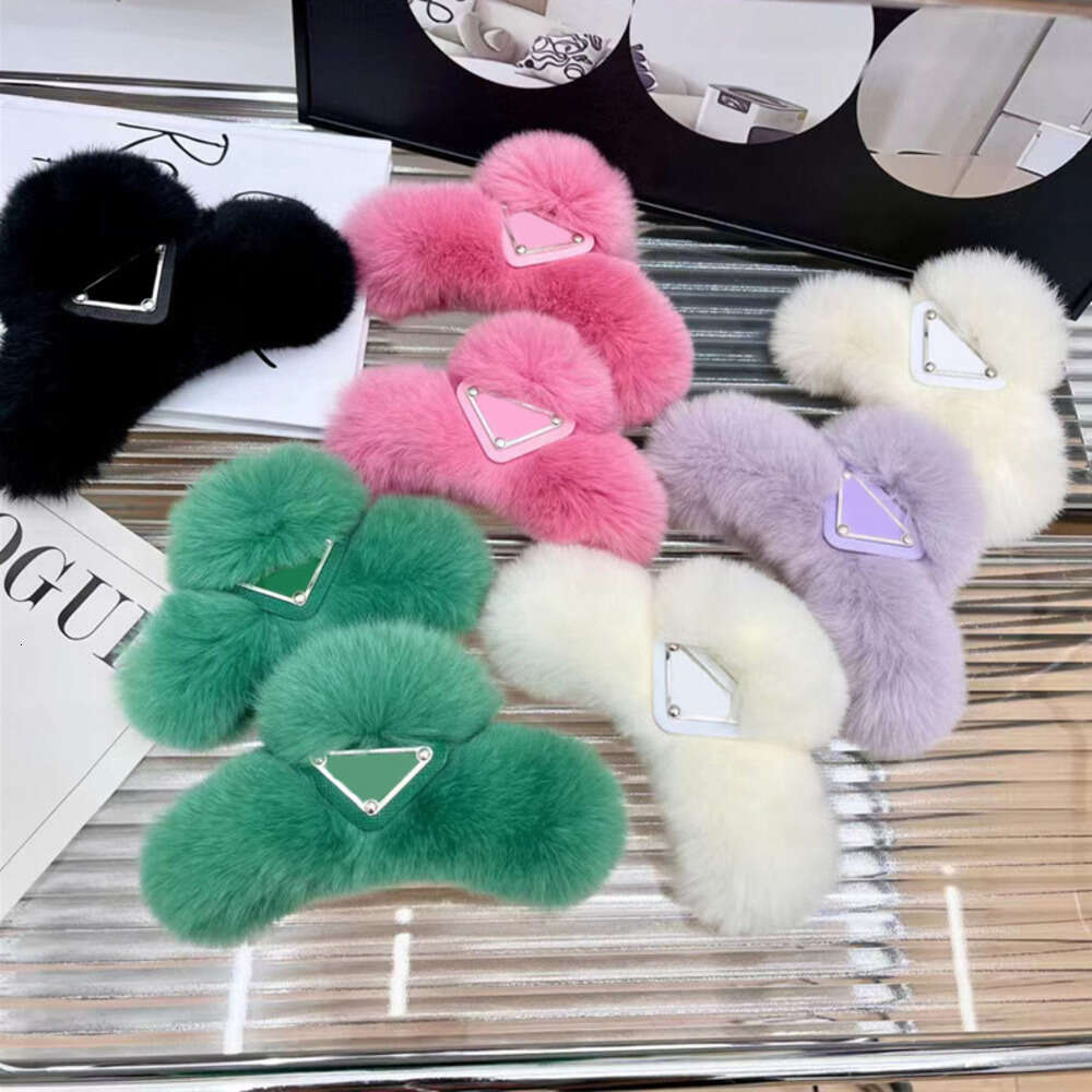Hair Clips Barrettes Fluffy Hair Clips Designer Women Luxurys Hairpins Fuzzy Letters Claw Clip Furry Winter Warm Hair Pin Designers Girls Hairclips Jewelry