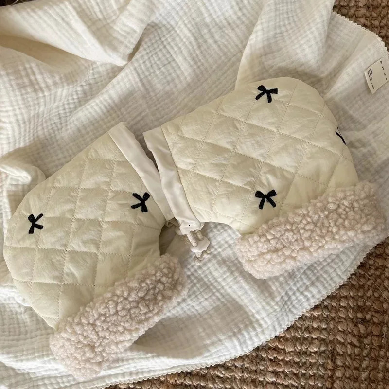 Korean Cartoon Bear Children's Cycling Gloves Winter Windproof Fleece Lined Scooter Mittens Warm Handmuff for Outdoor Activities 231221