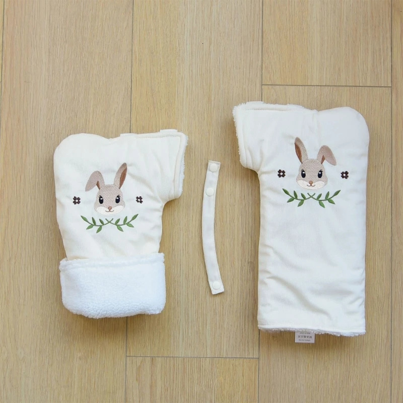 Winter Outdoor Children's Bicycle Gloves Cartoon Bear Fleece Lining Thicken Kids Scooter Mittens Boys Girls Riding Gloves 231221