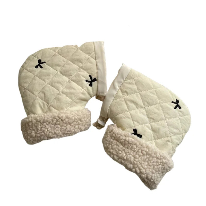 Korean Cartoon Bear Children's Cycling Gloves Winter Windproof Fleece Lined Scooter Mittens Warm Handmuff for Outdoor Activities 231221