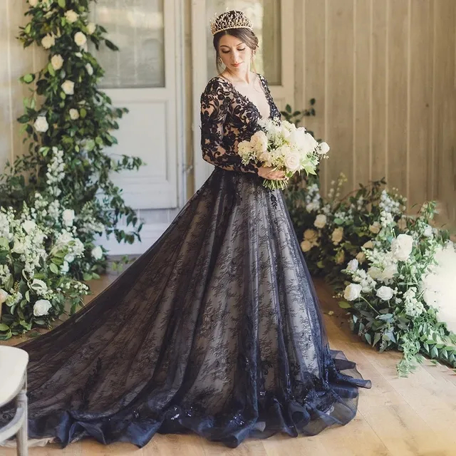 Gothic Black Lace A Line Wedding Dress Long Sleeve V-Neck Vintage Bridal Gowns Appliques Country Bride Dresses Custom Made Vestidos De Novia 2024