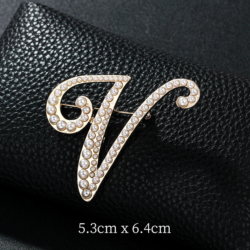 English letters A-Z Pearl brooch Metal Latin letters Pins Women's set accessories Tight fitting corset DIY Name customization 231222