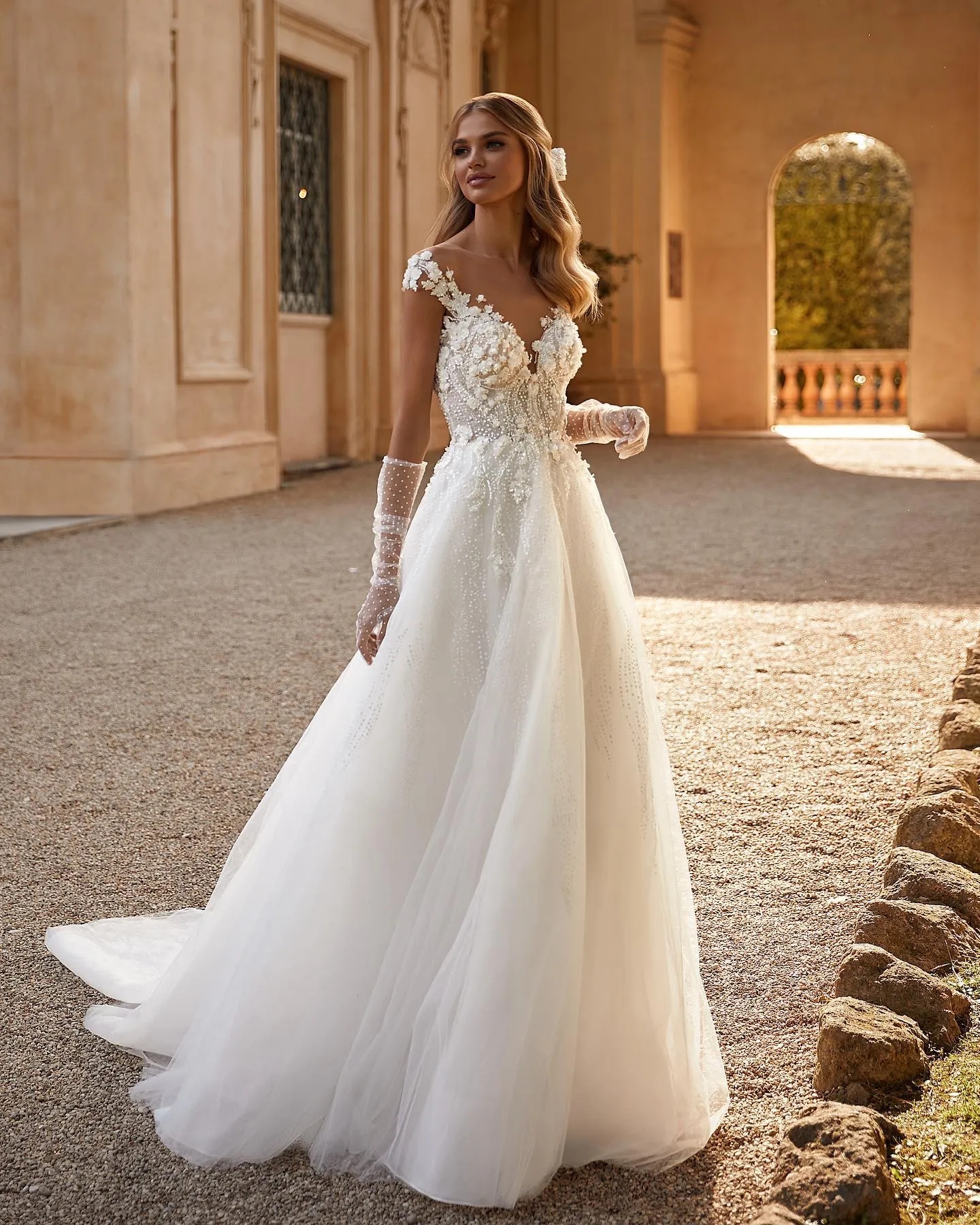 Boho A Line Wedding Dress 2024 for Bride Illusion Back V Neck Beads Lace Flowers Bridal Women Gowns Vestido De Novia Robe De Mariage