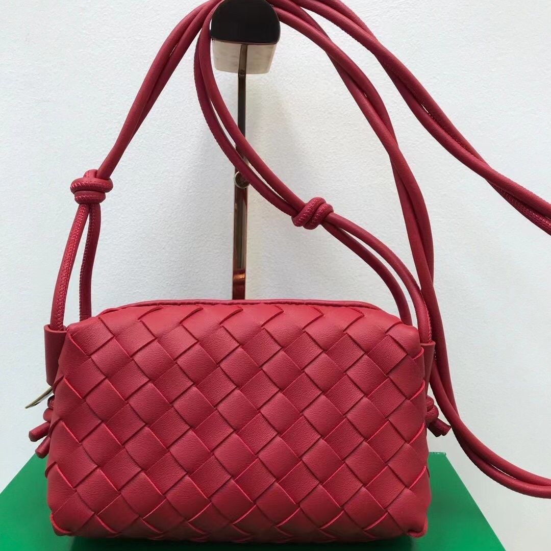 bagsHigh-end Small Square Bag Hand-held Crossbody Bag Fashionable Womens Bag Camera Bag Three-dimensional And Versatile Womens Commuting Bag
